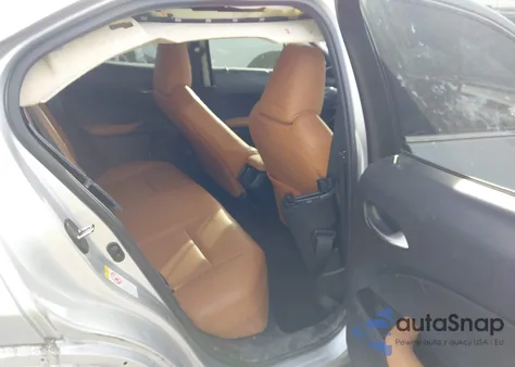 2019 Lexus Ux 200 z USA, uszkodzony, nr VIN JTHY3JBH4K2004397